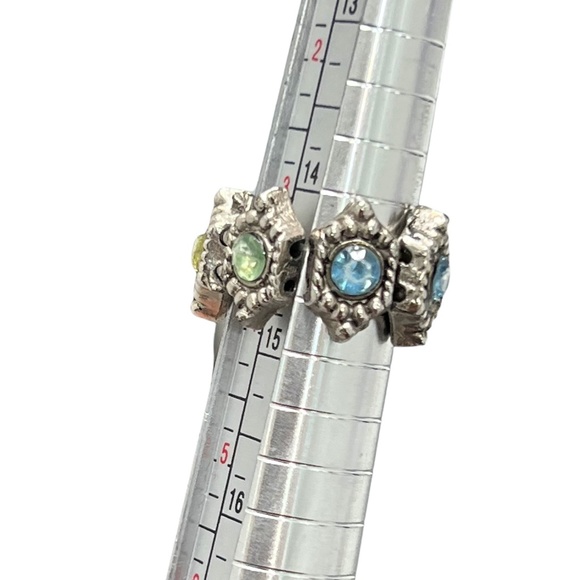 VINTAGE STRETCH RING W BLUE, GREEN & YELLOW CRYSTALS SET IN DARKENED SILVER - Picture 2 of 16